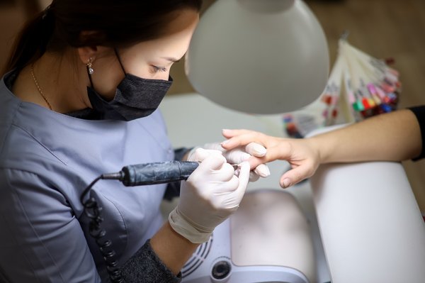 Ponceuse ongles 35000 tours : efficacité et performance réunies !